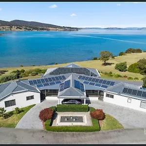 Homestay Amazing Sea Views Luxury House, Hobart